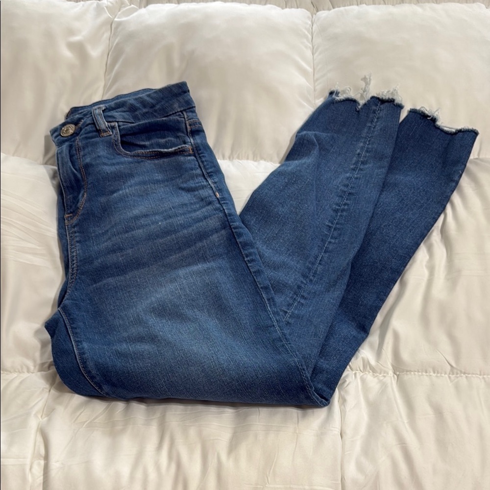American Eagle Blue Ankle Cropped Jeans with Classic Indigo Wash